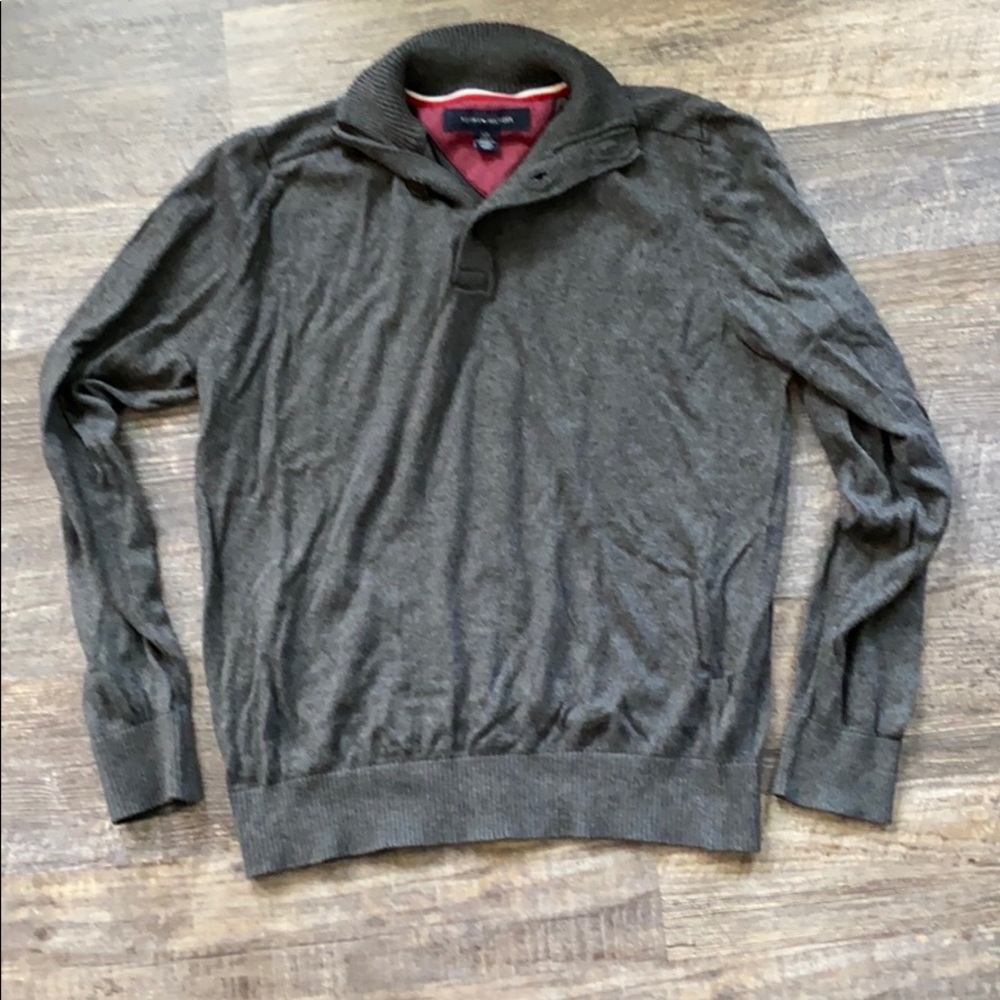 Tommy Hilfiger sweater size Small
